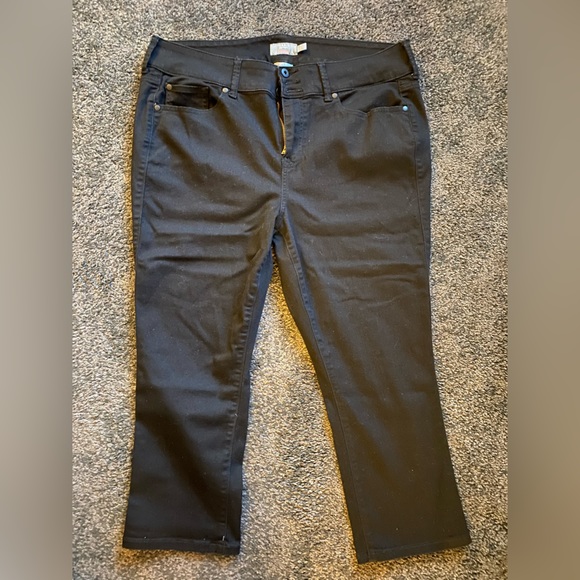 BNWOT black Torrid Super Soft Crop Jegging, size 20, high waisted - Picture 4 of 5